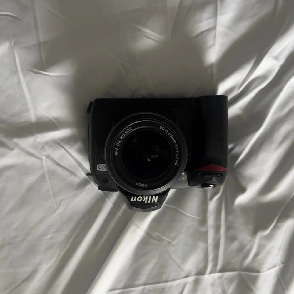 Nikon D70 Black Mirrorless Digital Camera Compact Design